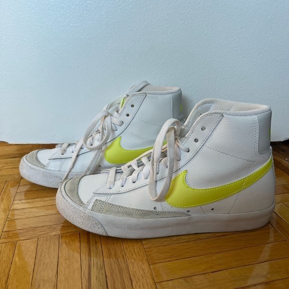 NIKE BLAZER MID ‘77 WOMEN’S SNEAKER - Picture 4 of 6
